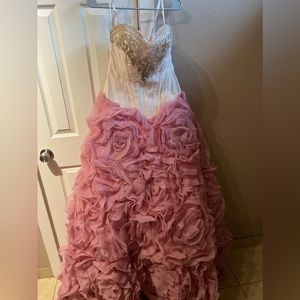 Quinceañera dress size 12 (adjustable from the back)